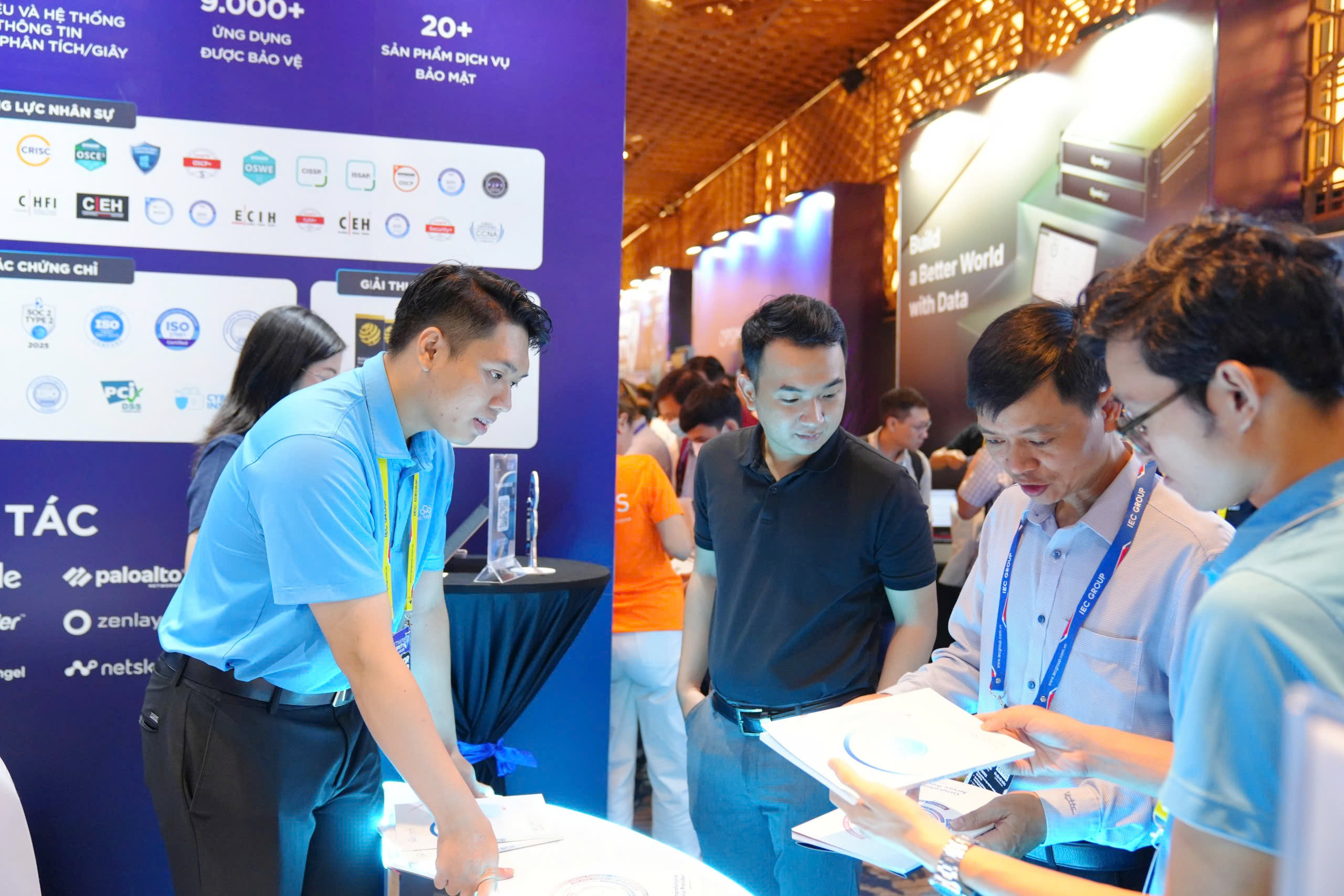 Nền tảng bảo mật toàn diện của CMC Telecom gây ấn tượng tại Vietnam Security Summit 2025- Ảnh 1. Nền tảng bảo mật toàn diện của CMC Telecom gây ấn tượng tại Vietnam Security Summit 2025- Ảnh 1.