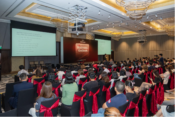 upGrad đồng hành cùng lãnh đạo Việt: Mở khóa tư duy mới tại Business Outlook 2025 - 2026- Ảnh 1.