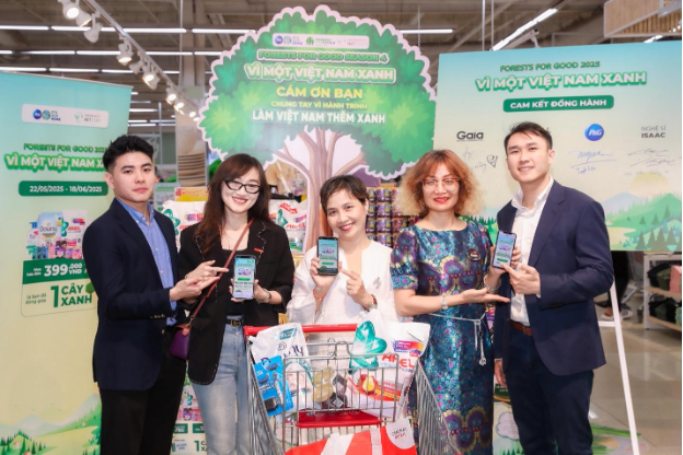 P&G và Central Retail cam kết trồng 35.000 cây rừng trên khắp Việt Nam - Ảnh 3. P&G và Central Retail cam kết trồng 35.000 cây rừng trên khắp Việt Nam - Ảnh 3.