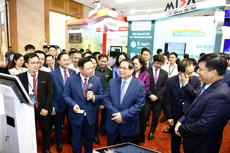 Kiến tạo hệ sinh thái tài chính thông minh, nhân văn và toàn diện - Ảnh 3. Kiến tạo hệ sinh thái tài chính thông minh, nhân văn và toàn diện - Ảnh 3.