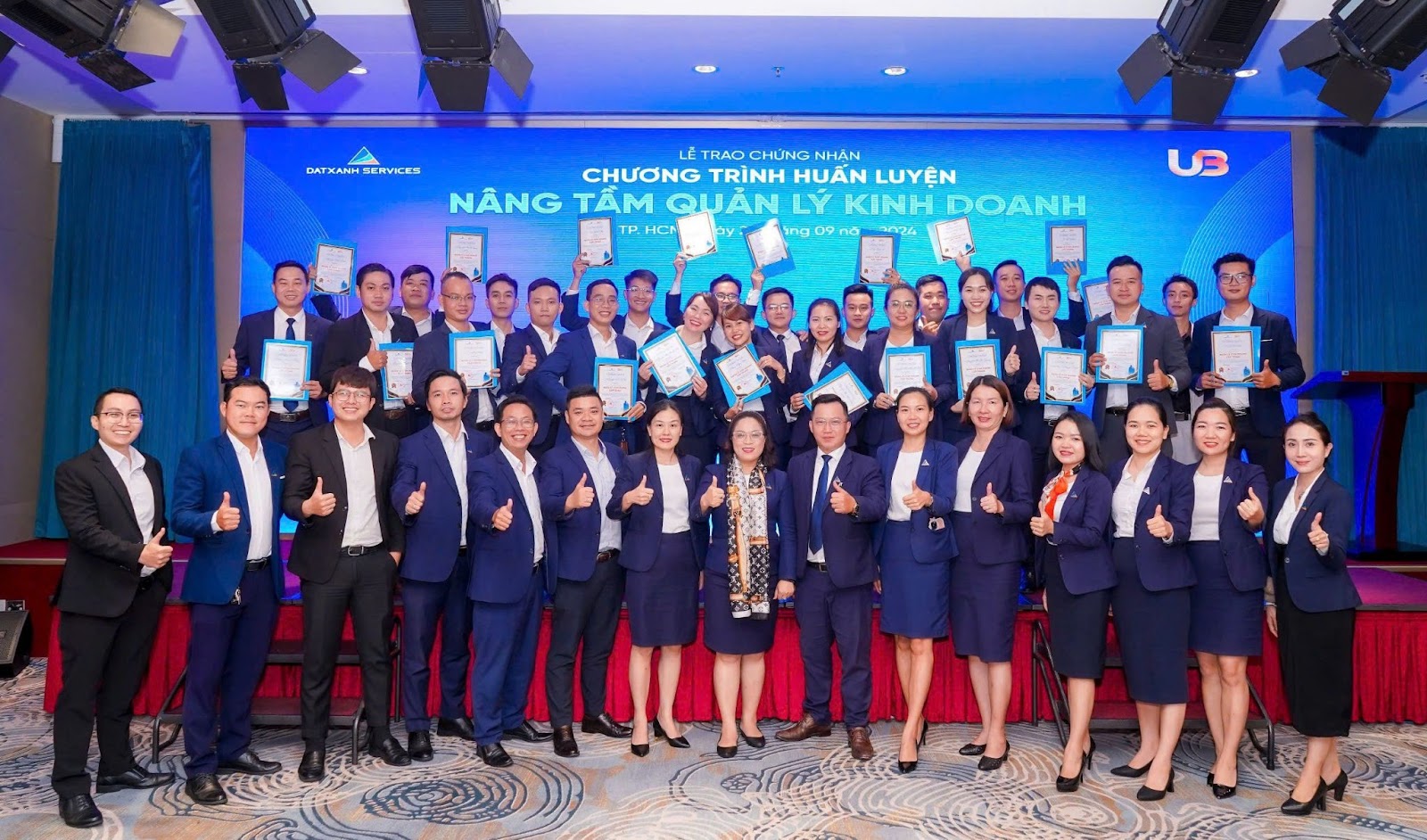 Dat Xanh Services tuyển hơn 3.000 quản lý, chuyên viên kinh doanh cho chiến lược dài hạn - Ảnh 1. Dat Xanh Services tuyển hơn 3.000 quản lý, chuyên viên kinh doanh cho chiến lược dài hạn - Ảnh 1.
