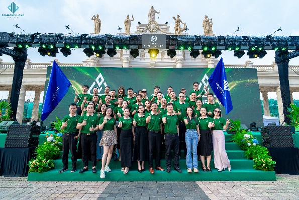 Sự kiện Kick off Vinhomes Golden City – Chiến binh hội tụ, chinh phục đỉnh cao- Ảnh 4. Sự kiện Kick off Vinhomes Golden City – Chiến binh hội tụ, chinh phục đỉnh cao- Ảnh 4.