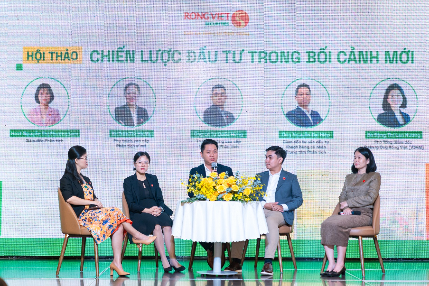 Chứng khoán Rồng Việt đạt giải Dịch vụ Phân tích và Tư vấn đầu tư tốt nhất Việt Nam 2025- Ảnh 1. Chứng khoán Rồng Việt đạt giải Dịch vụ Phân tích và Tư vấn đầu tư tốt nhất Việt Nam 2025- Ảnh 1.