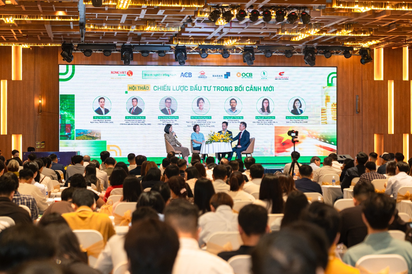 Gần 500 nhà đầu tư cùng Rồng Việt giải mã bản đồ chiến lược đầu tư thời biến động- Ảnh 2. Gần 500 nhà đầu tư cùng Rồng Việt giải mã bản đồ chiến lược đầu tư thời biến động- Ảnh 2.