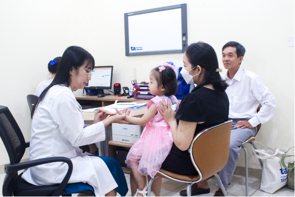 Ngày hội quy tụ nhiều em bé thụ tinh ống nghiệm nhất tại Việt Nam - Ảnh 4. Ngày hội quy tụ nhiều em bé thụ tinh ống nghiệm nhất tại Việt Nam - Ảnh 4.
