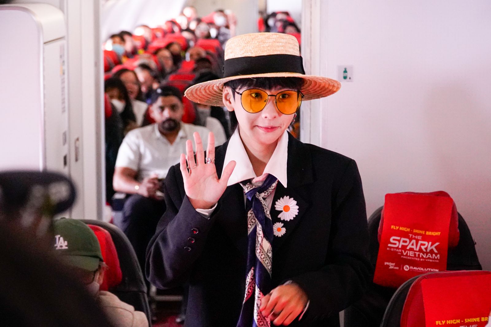 Trải nghiệm không khí đại nhạc hội ngay từ chuyến bay Vietjet đến K-Star Spark Hà Nội - Ảnh 6. Trải nghiệm không khí đại nhạc hội ngay từ chuyến bay Vietjet đến K-Star Spark Hà Nội - Ảnh 6.
