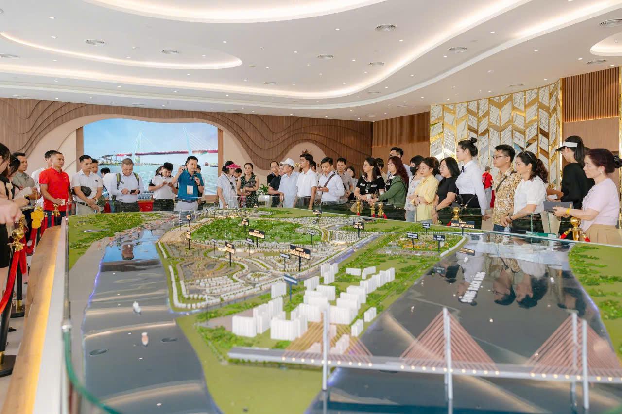 Cầu Hoàng Gia thông xe 15/7, hạ tầng Vũ Yên hút nhà đầu tư trong và ngoài nước- Ảnh 2. Cầu Hoàng Gia thông xe 15/7, hạ tầng Vũ Yên hút nhà đầu tư trong và ngoài nước- Ảnh 2.
