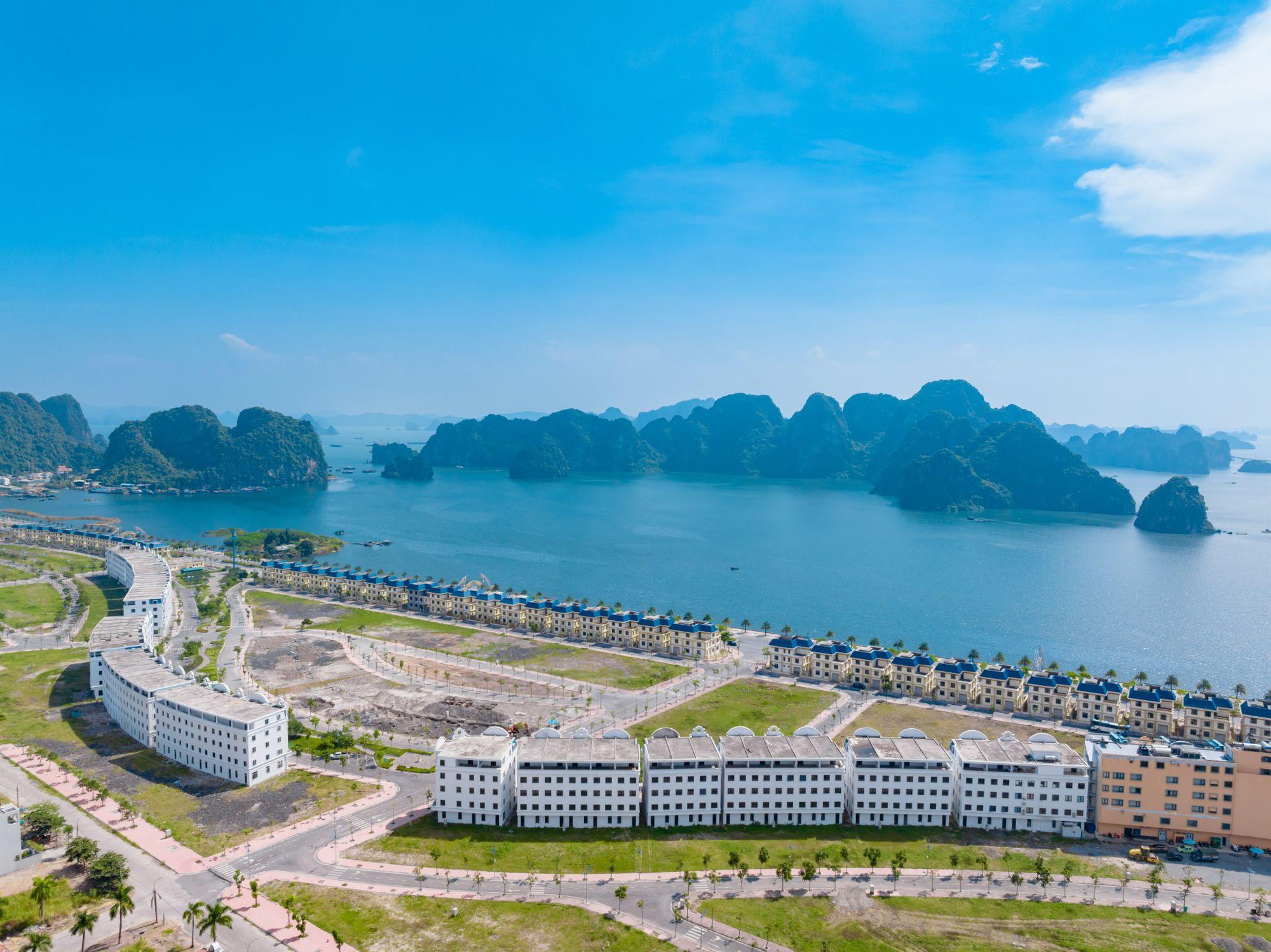Đất nền Quảng Ninh trở lại mạnh mẽ với sản phẩm mặt biển Vịnh Di Sản - Ảnh 5. Đất nền Quảng Ninh trở lại mạnh mẽ với sản phẩm mặt biển Vịnh Di Sản - Ảnh 5.