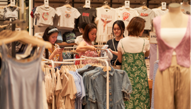 The Loop kỷ niệm 2 năm: Tâm điểm mua sắm – giải trí – kết nối mùa hè thủ đô Hà Nội - Ảnh 2. The Loop kỷ niệm 2 năm: Tâm điểm mua sắm – giải trí – kết nối mùa hè thủ đô Hà Nội - Ảnh 2.