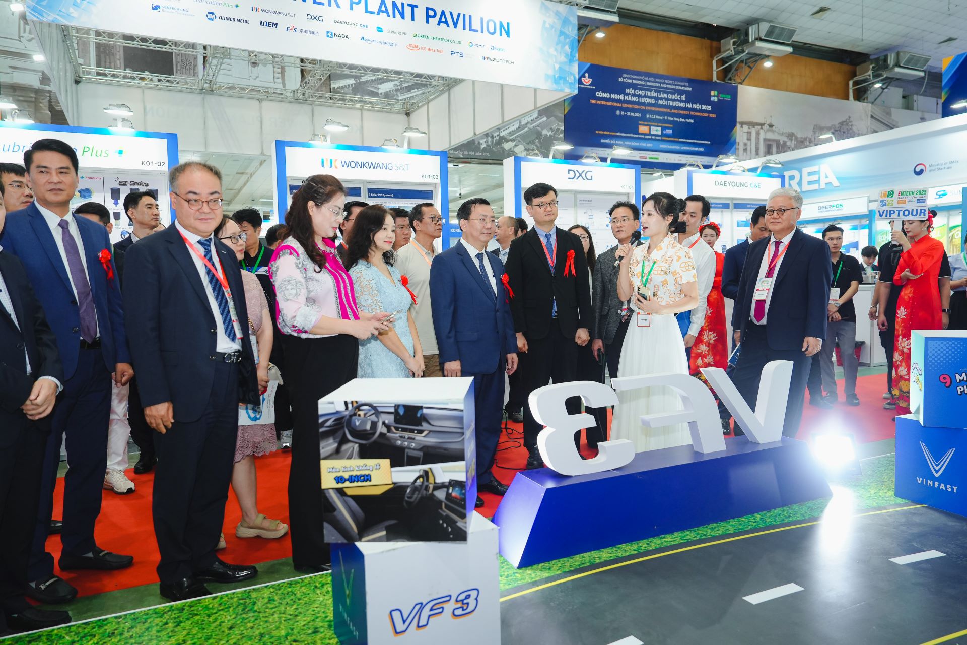 Dàn xe điện VinFast trở thành tâm điểm tại Entech Hanoi 2025- Ảnh 3. Dàn xe điện VinFast trở thành tâm điểm tại Entech Hanoi 2025- Ảnh 3.