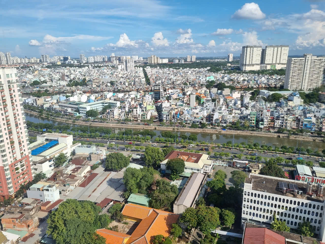 Cân bằng tâm trí khi sống giữa căn hộ view đẹp tầng cao - Ảnh 1. Cân bằng tâm trí khi sống giữa căn hộ view đẹp tầng cao - Ảnh 1.