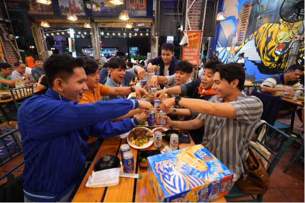 Tiger Crystal ra mắt hotline giải tỏa áp lực cho dân văn phòng sau giờ làm- Ảnh 2. Tiger Crystal ra mắt hotline giải tỏa áp lực cho dân văn phòng sau giờ làm- Ảnh 2.