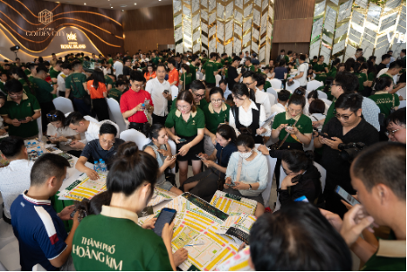 Mayhomes góp phần làm nên sức hút tại sự kiện ráp căn Vinhomes Golden City- Ảnh 1.