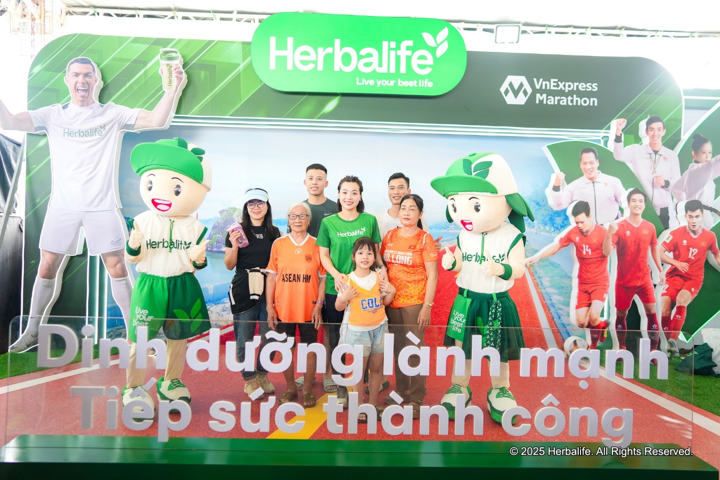 Herbalife Việt Nam tiếp tục đồng hành cùng VnExpress Marathon Hạ Long 2025- Ảnh 1. Herbalife Việt Nam tiếp tục đồng hành cùng VnExpress Marathon Hạ Long 2025- Ảnh 1.