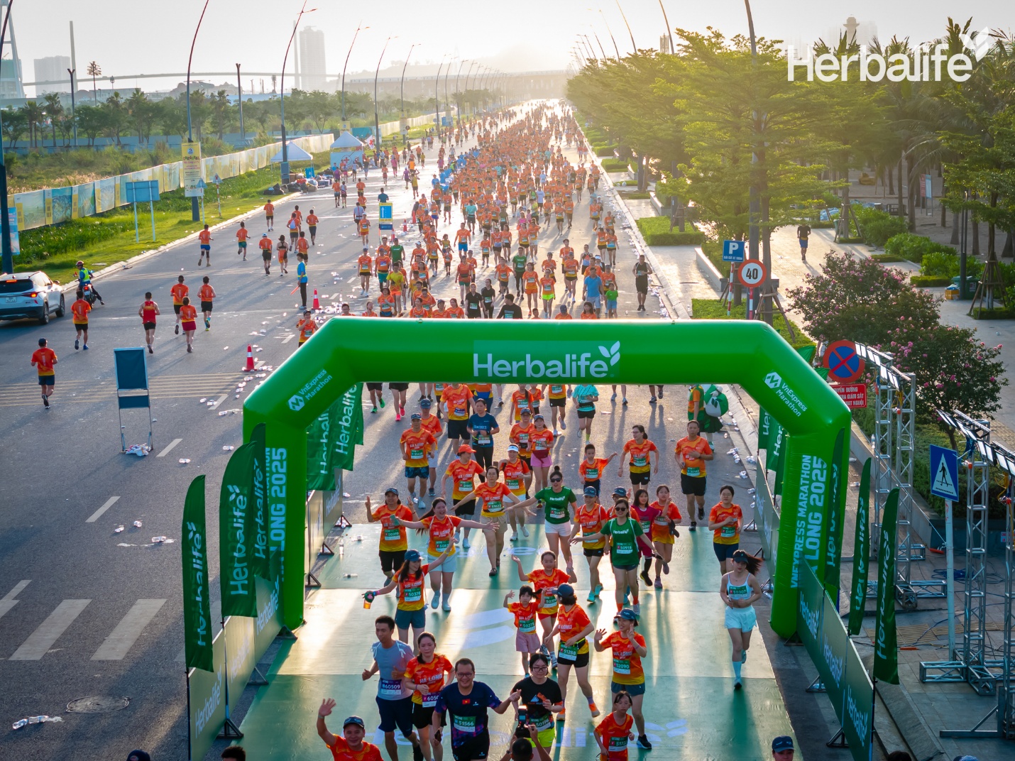 Herbalife Việt Nam tiếp tục đồng hành cùng VnExpress Marathon Hạ Long 2025- Ảnh 3. Herbalife Việt Nam tiếp tục đồng hành cùng VnExpress Marathon Hạ Long 2025- Ảnh 3.