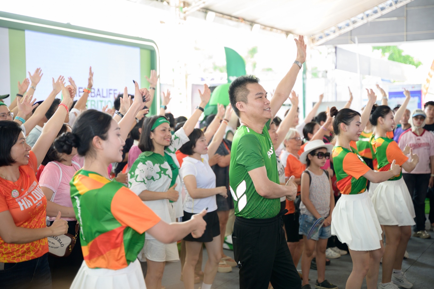 Herbalife Việt Nam tiếp tục đồng hành cùng VnExpress Marathon Hạ Long 2025- Ảnh 4. Herbalife Việt Nam tiếp tục đồng hành cùng VnExpress Marathon Hạ Long 2025- Ảnh 4.