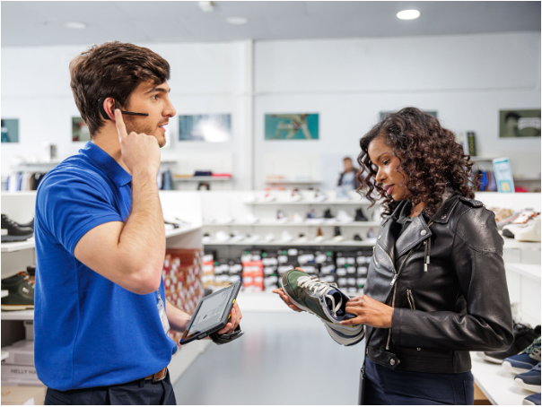 Công cụ hỗ trợ khẩn cấp hiệu quả giúp nhân viên bán lẻ tự tin trong công việc- Ảnh 1.