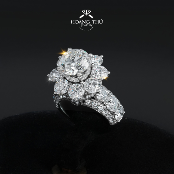 Tinh xảo trong thiết kế trang sức kim cương, Hoàng Thứ Jewelry tự hào 35 năm nghề kim hoàn- Ảnh 2. Tinh xảo trong thiết kế trang sức kim cương, Hoàng Thứ Jewelry tự hào 35 năm nghề kim hoàn- Ảnh 2.