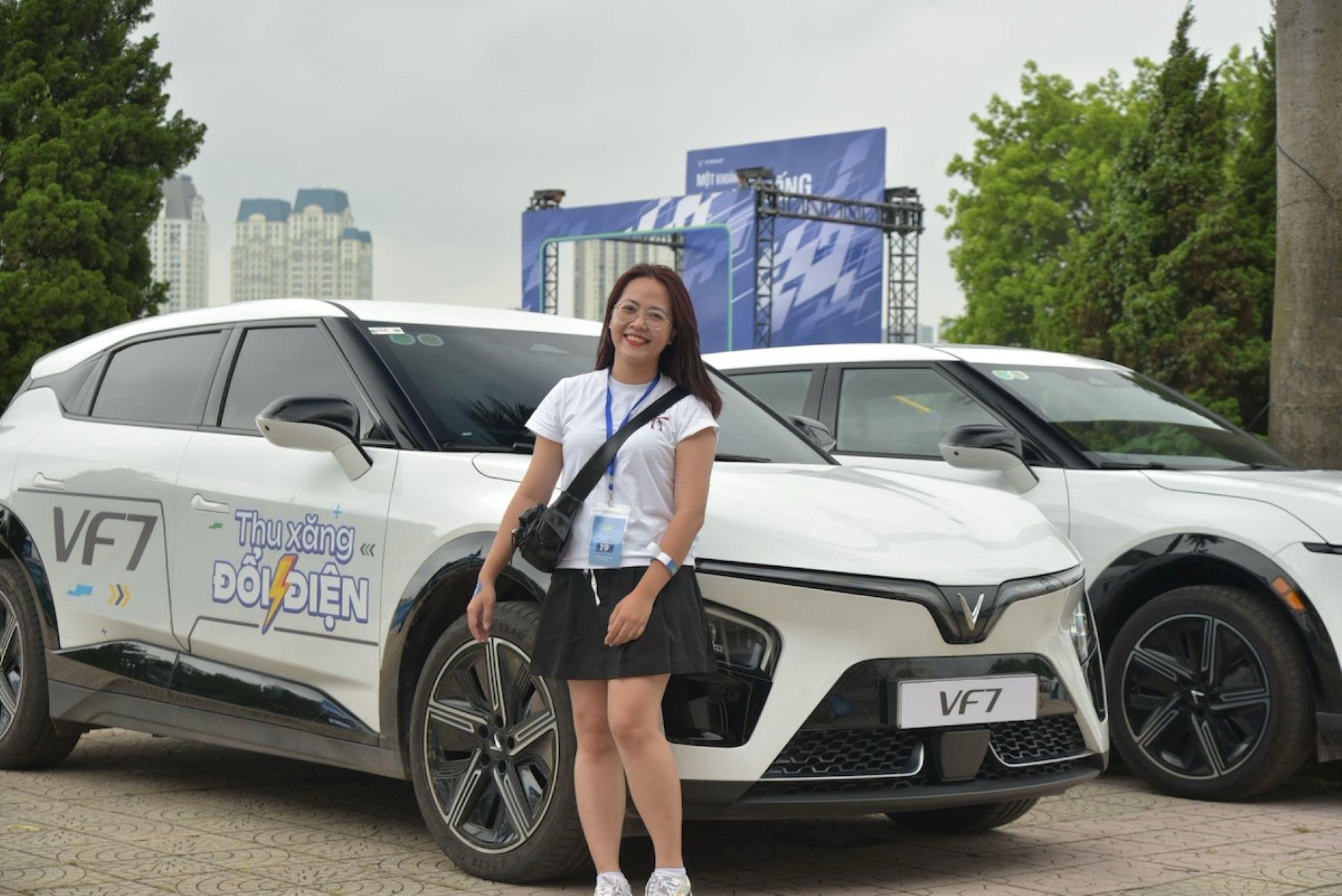 Lái thử VinFast VF 7, VF 8: Tăng tốc tốt, động cơ êm, linh hoạt không gian hẹp- Ảnh 5.