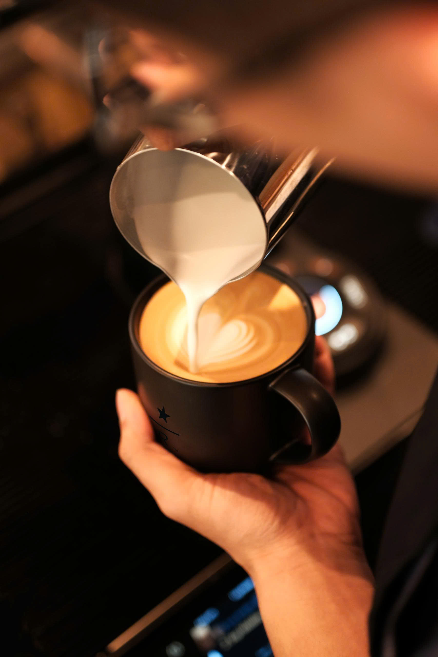 Starbucks Reserve Diamond Plaza: Dấu ấn mới của trải nghiệm cà phê cao cấp - Ảnh 2. Starbucks Reserve Diamond Plaza: Dấu ấn mới của trải nghiệm cà phê cao cấp - Ảnh 2.