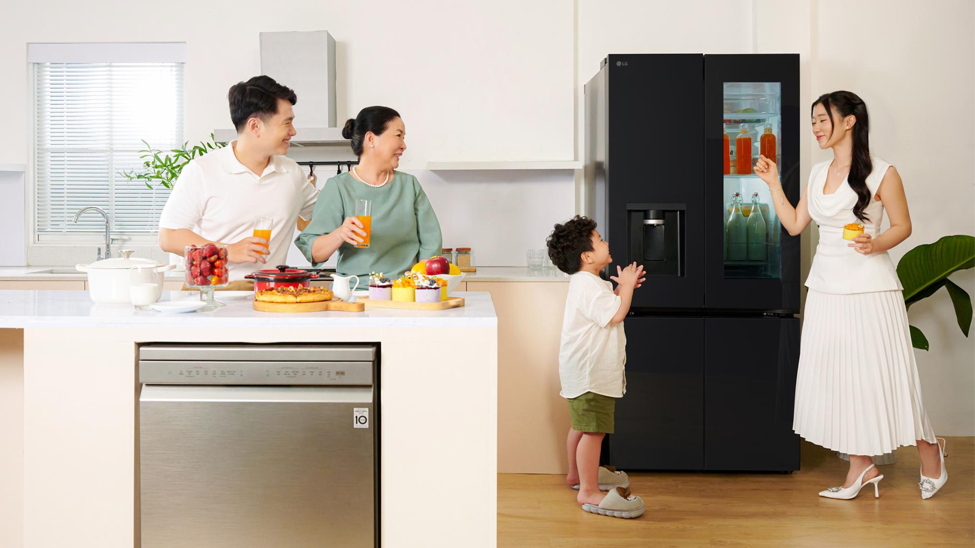 Tủ lạnh LG InstaView™ “cốc cốc” đúng insight người dùng- Ảnh 1. Tủ lạnh LG InstaView™ “cốc cốc” đúng insight người dùng- Ảnh 1.