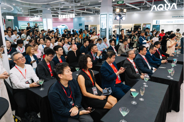 Một siêu thị điện máy đón hơn 2.000 lượt khách trong sự kiện ra mắt brandzone AI- Ảnh 2.