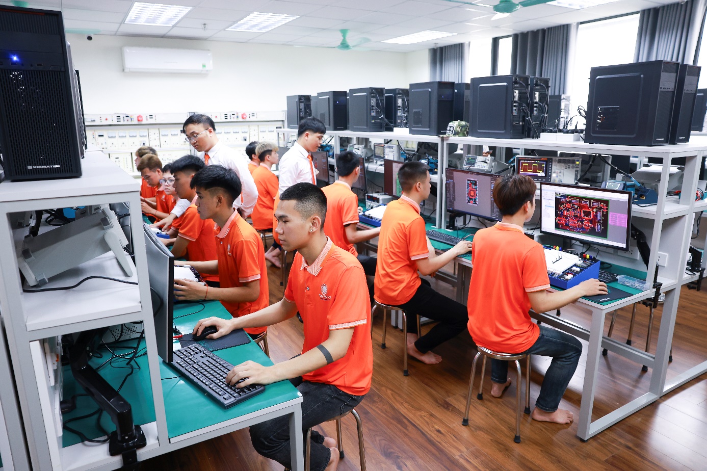 Trường đại học tại Hà Nội tăng chỉ tiêu ngành học lương 1,3 tỷ/năm - Ảnh 3.