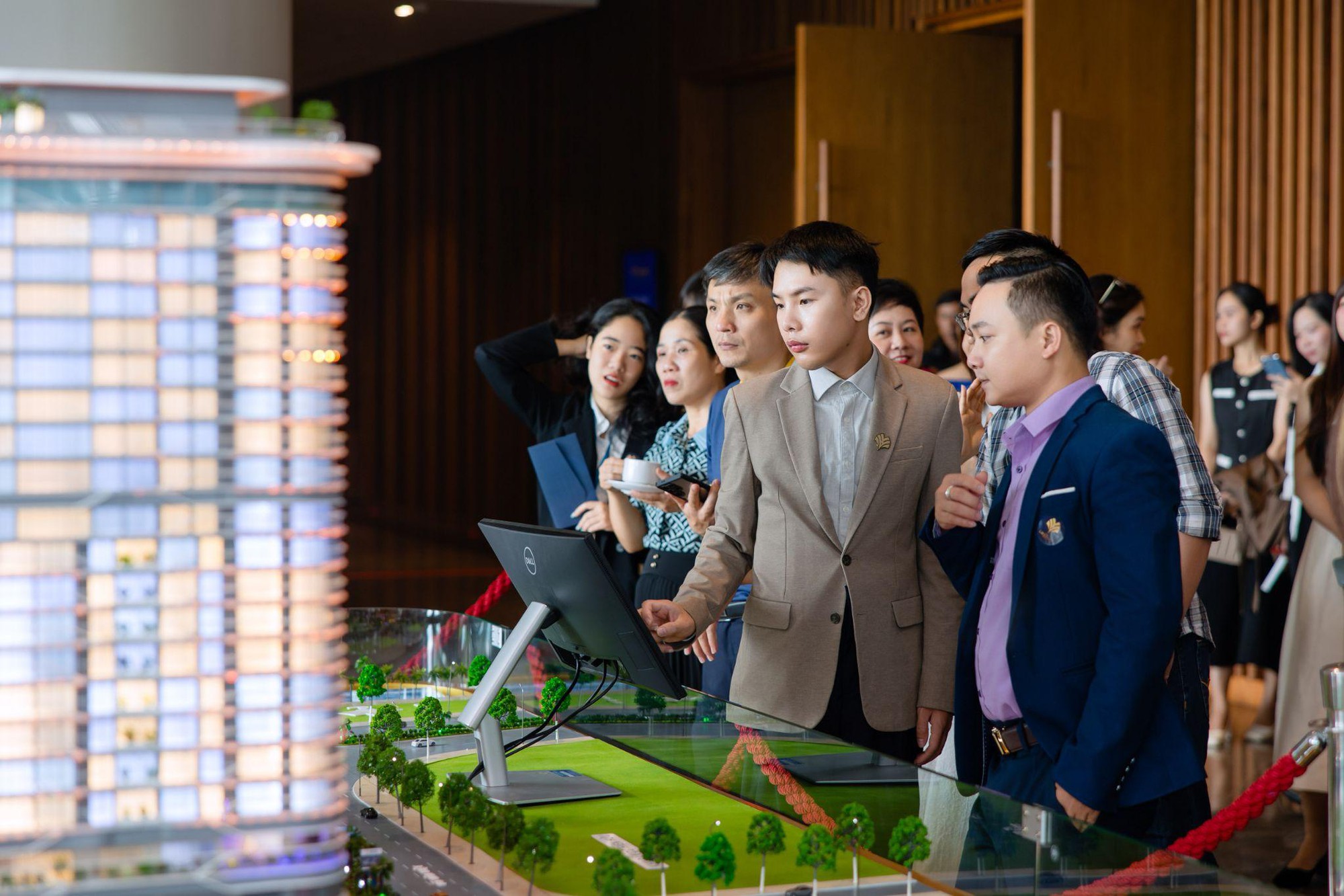 Lễ ra mắt chính thức dự án biểu tượng kế bên Cầu Rồng The Legend Danang - Ảnh 3.