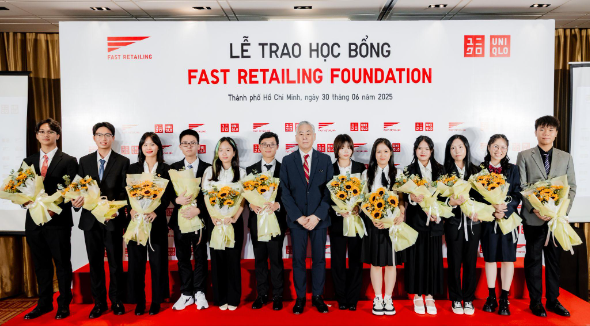 12 học sinh nhận học bổng toàn phần du học Nhật Bản từ Quỹ Fast Retailing - Ảnh 2. 12 học sinh nhận học bổng toàn phần du học Nhật Bản từ Quỹ Fast Retailing - Ảnh 2.