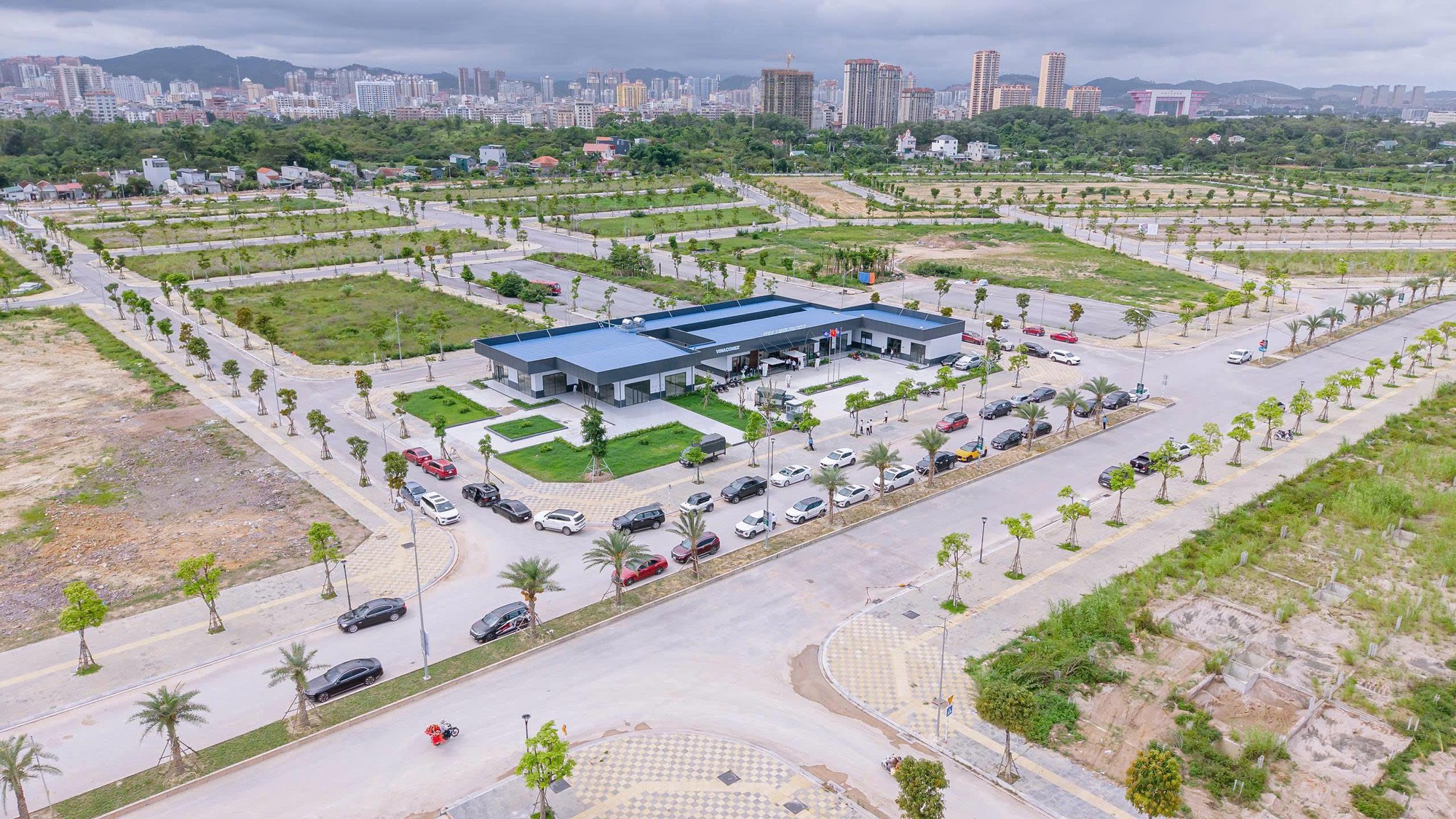 Móng Cái: Từ đô thị biên mậu đến tâm điểm bất động sản chiến lược phía Bắc- Ảnh 1. Móng Cái: Từ đô thị biên mậu đến tâm điểm bất động sản chiến lược phía Bắc- Ảnh 1.
