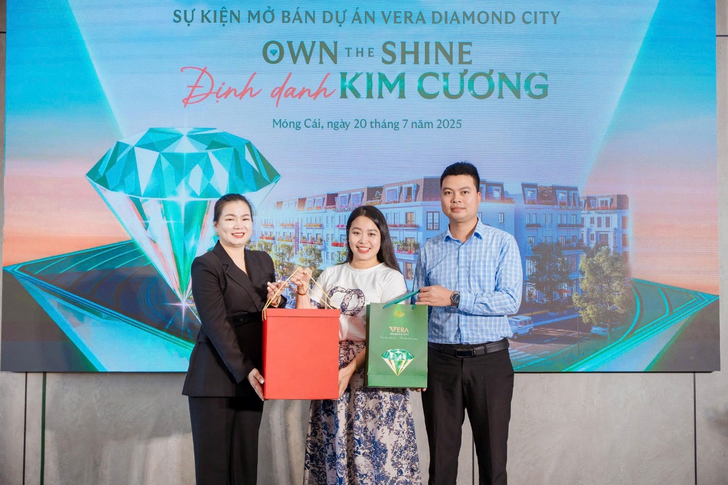 Móng Cái: Từ đô thị biên mậu đến tâm điểm bất động sản chiến lược phía Bắc- Ảnh 2. Móng Cái: Từ đô thị biên mậu đến tâm điểm bất động sản chiến lược phía Bắc- Ảnh 2.