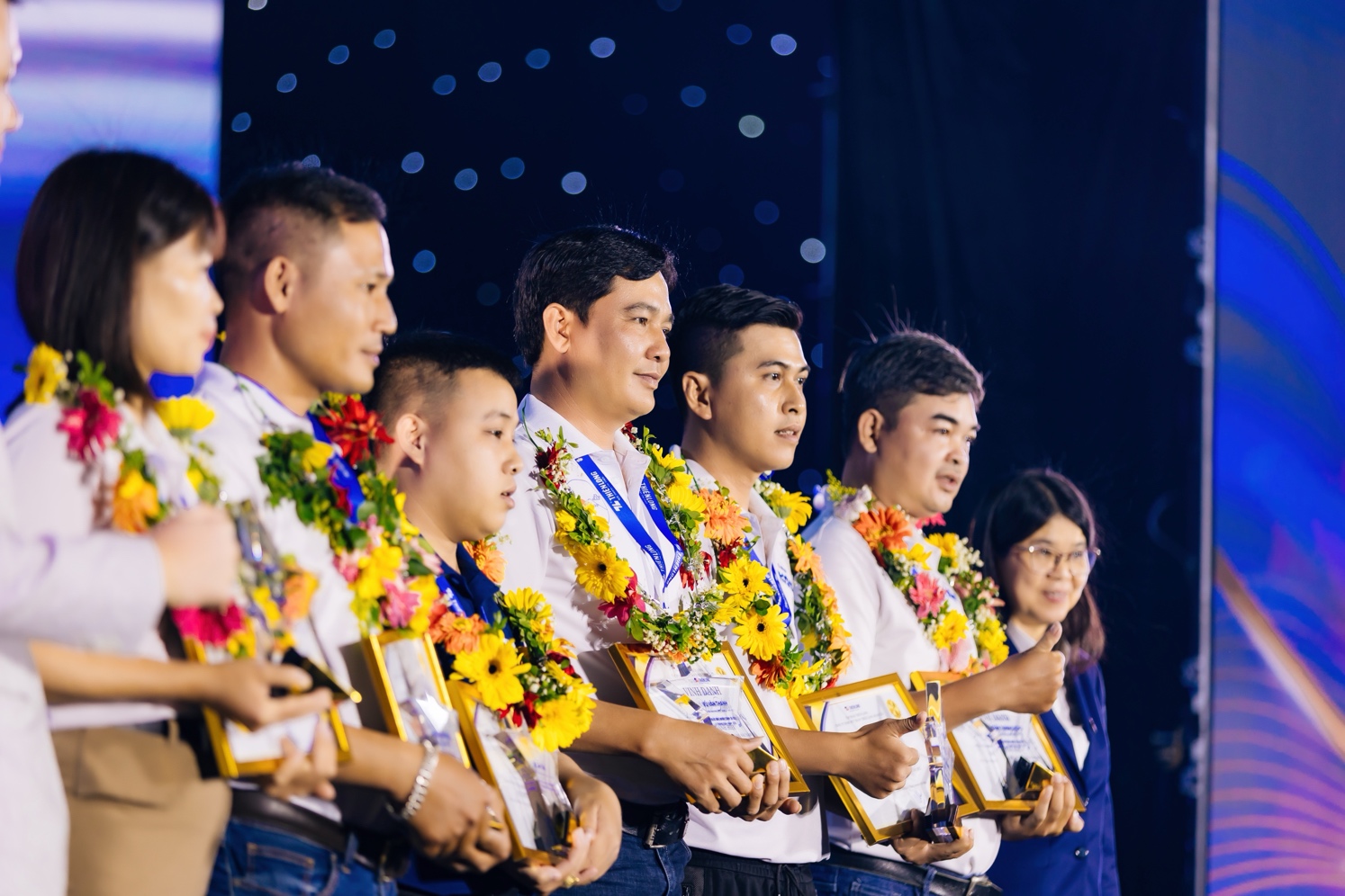 Thiên Long và 1.000 Khách hàng “Vượt sóng vươn tầm - Kết nối thành công” tại Đà Nẵng- Ảnh 13. Thiên Long và 1.000 Khách hàng “Vượt sóng vươn tầm - Kết nối thành công” tại Đà Nẵng- Ảnh 13.