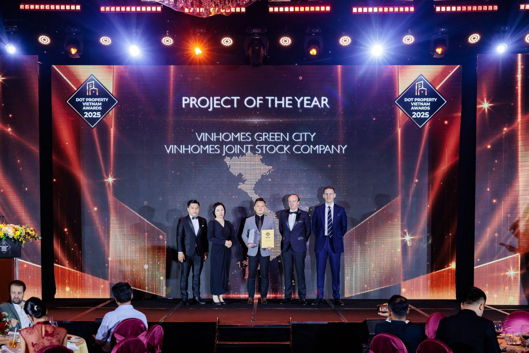 Giải thưởng Dot Property 2025 – Vinh danh những người tiên phong ngành BĐS Việt Nam - Ảnh 2. Giải thưởng Dot Property 2025 – Vinh danh những người tiên phong ngành BĐS Việt Nam - Ảnh 2.