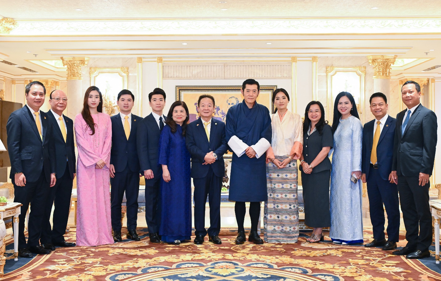 Quốc vương Bhutan và Hoàng hậu tới thăm Tập đoàn T&T Group- Ảnh 2. Quốc vương Bhutan và Hoàng hậu tới thăm Tập đoàn T&T Group- Ảnh 2.