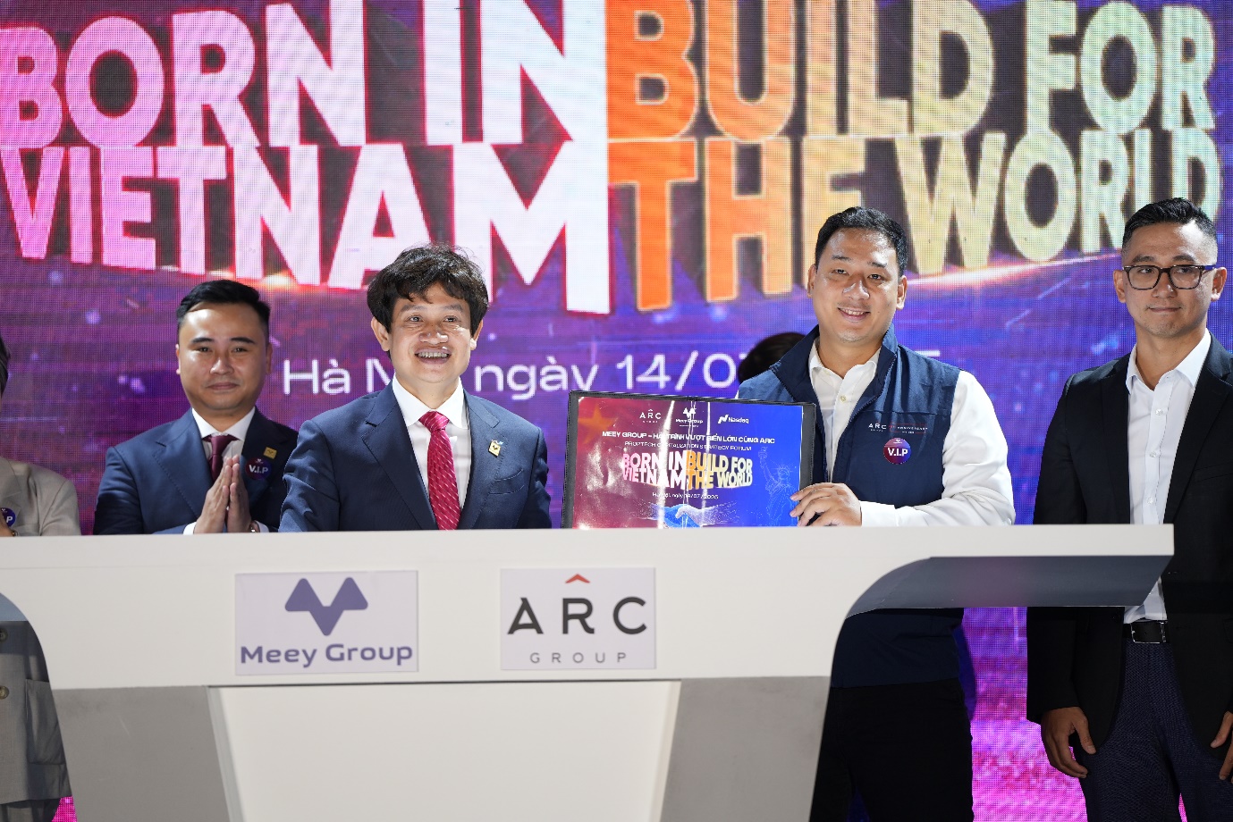 Chủ tịch Hoàng Mai Chung được vinh danh Top 10 Nhà lãnh đạo giỏi ASEAN Award 2025- Ảnh 2. Chủ tịch Hoàng Mai Chung được vinh danh Top 10 Nhà lãnh đạo giỏi ASEAN Award 2025- Ảnh 2.