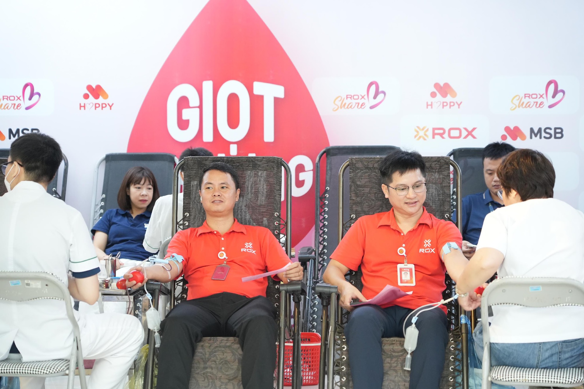 Giọt thương 2025: CBNV ROX Group chung tay hiến máu, lan tỏa giá trị sống đẹp- Ảnh 2. Giọt thương 2025: CBNV ROX Group chung tay hiến máu, lan tỏa giá trị sống đẹp- Ảnh 2.