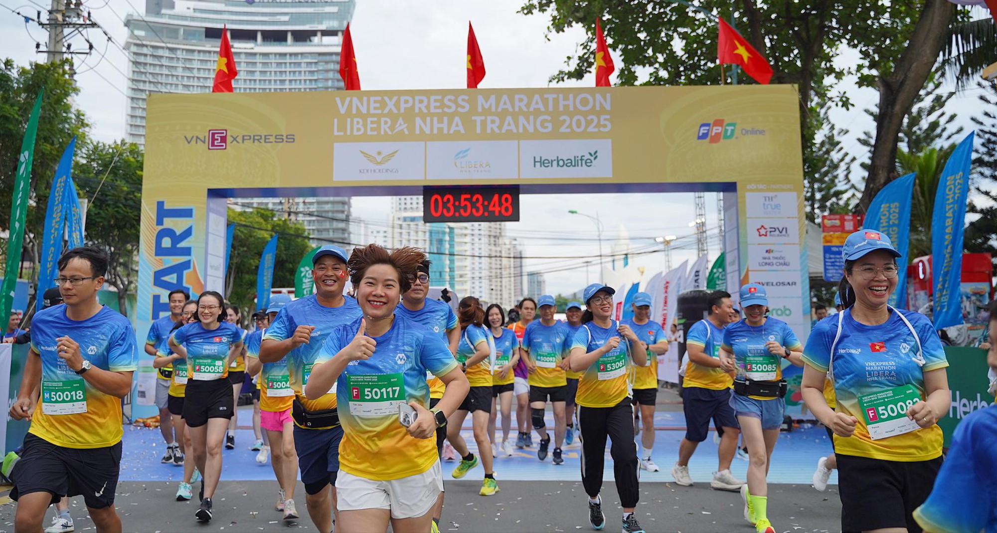 Hàng trăm cán bộ nhân viên của KDI Holdings tham gia giải chạy VnExpress Marathon- Ảnh 2.