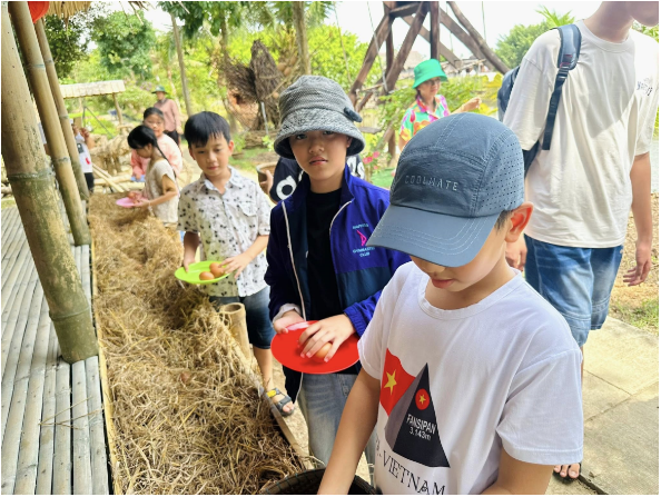 "Chơi mà học – Học mà vui: tuổi thơ về với Trà Sư"- Ảnh 1. "Chơi mà học – Học mà vui: tuổi thơ về với Trà Sư"- Ảnh 1.