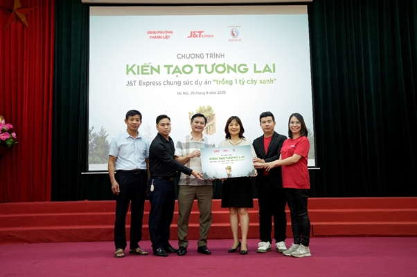 J&T Express lan tỏa tinh thần xanh kỷ niệm 80 năm Cách mạng Tháng Tám và Quốc khánh 2/9 - Ảnh 1. J&T Express lan tỏa tinh thần xanh kỷ niệm 80 năm Cách mạng Tháng Tám và Quốc khánh 2/9 - Ảnh 1.