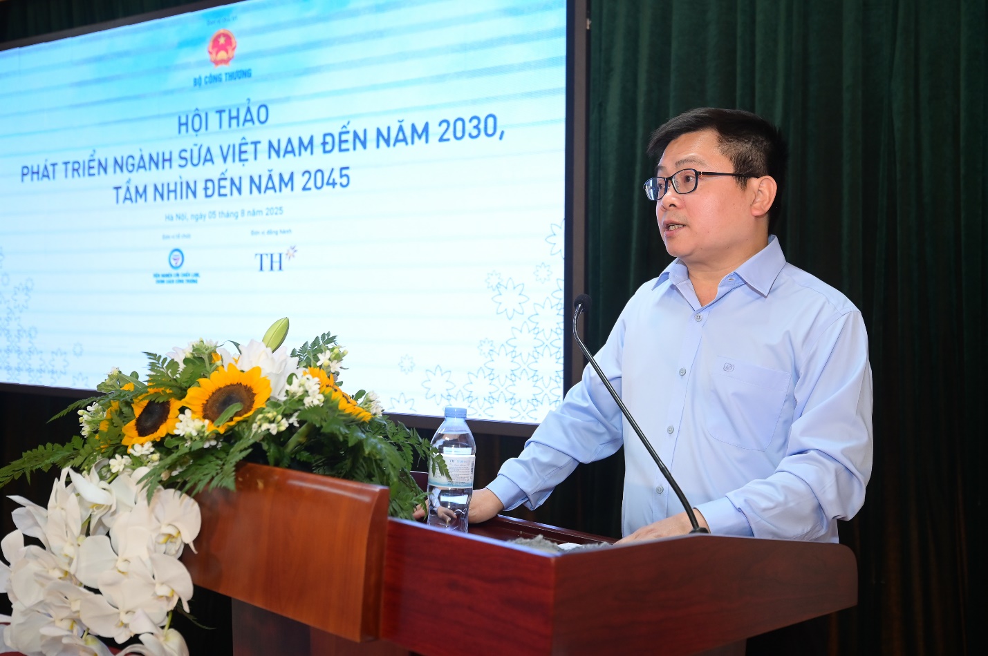 Ngành sữa Việt Nam hướng 2030: Giảm phụ thuộc nhập khẩu, tăng mạnh sữa tươi nội địa- Ảnh 1.