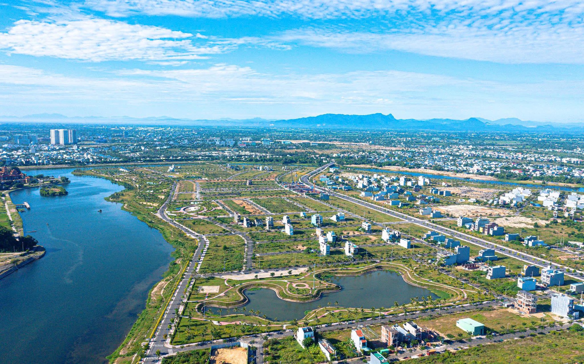 Lần đầu lọt top đường bay nội địa , Đà Nẵng đang hấp dẫn như thế nào?- Ảnh 2. Lần đầu lọt top đường bay nội địa , Đà Nẵng đang hấp dẫn như thế nào?- Ảnh 2.
