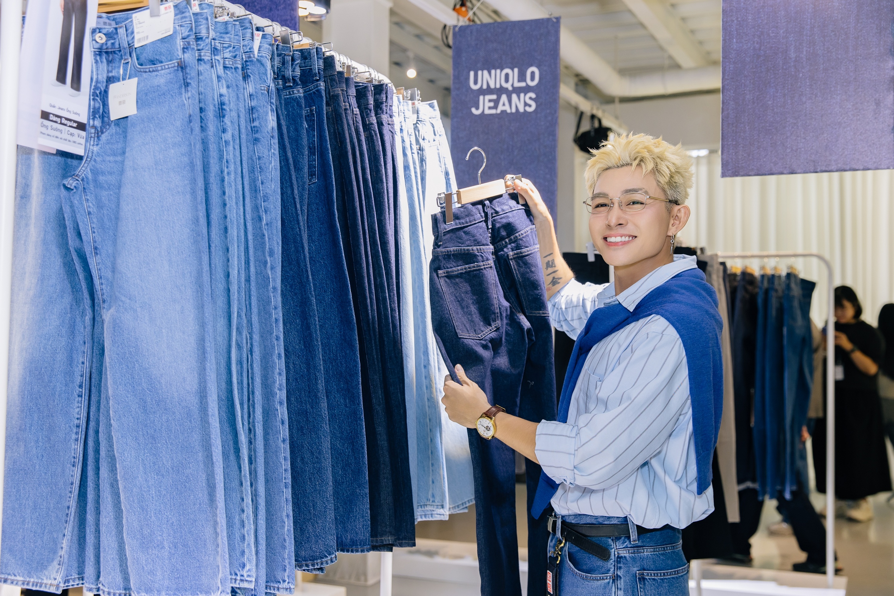 Hai Anh tài Jun Phạm và Thiên Minh đổ bộ sự kiện trải nghiệm UNIQLO Jeans - Ảnh 1.