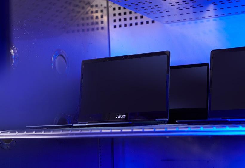 ASUS ExpertBook có bền không: Gập mở 11 năm không hỏng, nước đổ vào không “xi nhê”- Ảnh 3. ASUS ExpertBook có bền không: Gập mở 11 năm không hỏng, nước đổ vào không “xi nhê”- Ảnh 3.