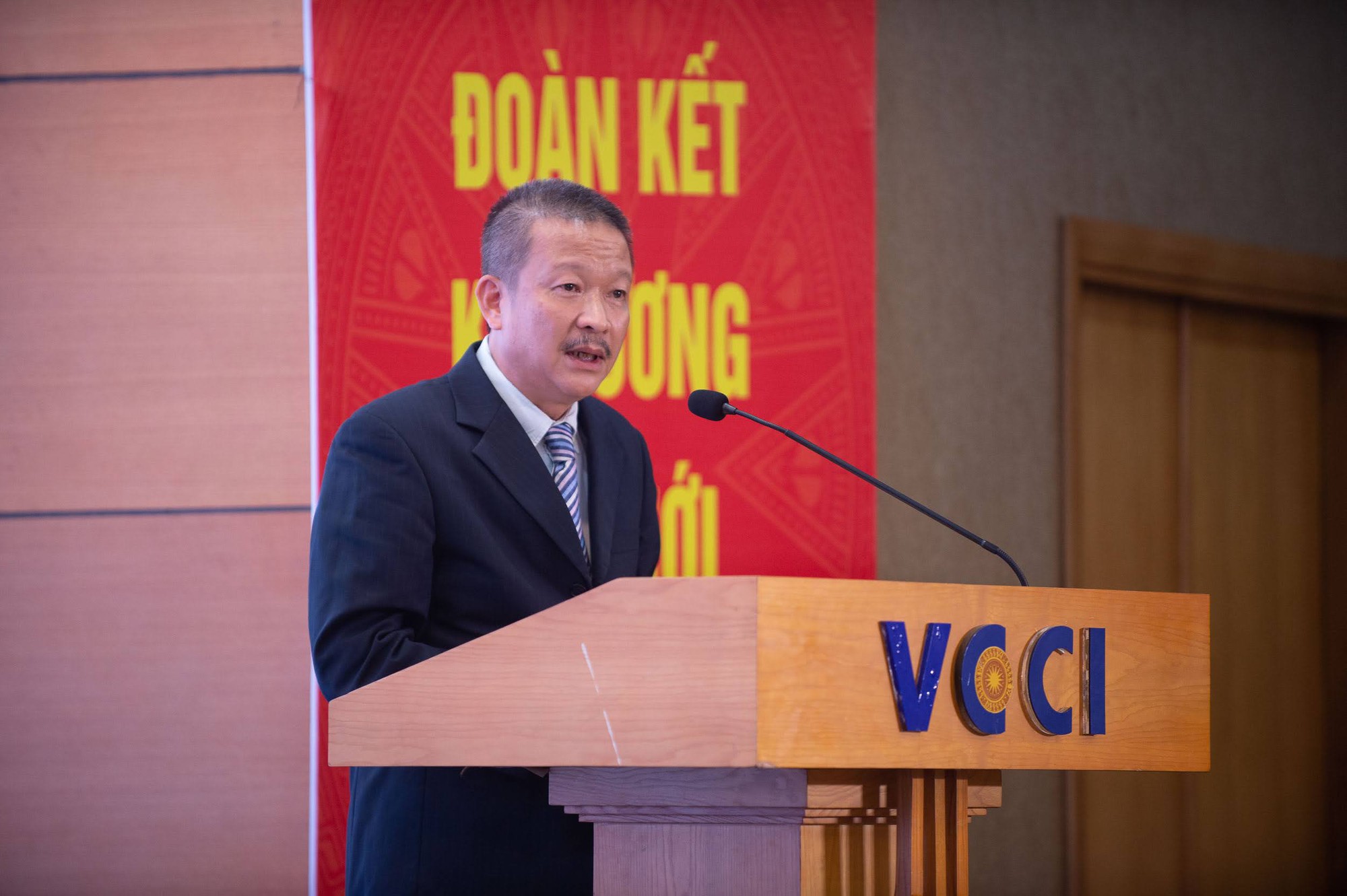 VCCI "bắt tay" tập đoàn lớn xây dựng Báo cáo Kinh tế tư nhân thường niên: Phá rào cản, khơi thông nguồn lực để doanh nghiệp bứt phá- Ảnh 6.