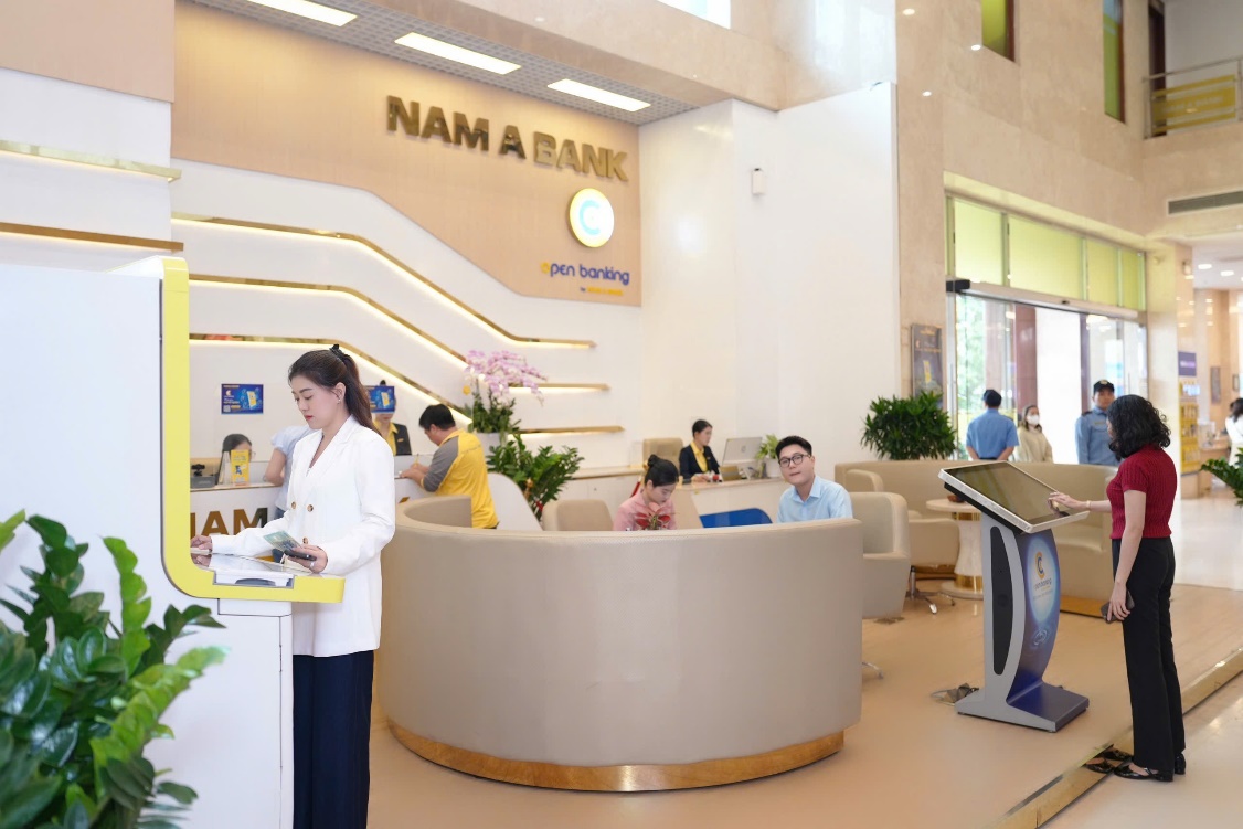FiinRatings lần đầu xếp hạng tín nhiệm dài hạn Nam A Bank ở mức “A-”- Ảnh 1.