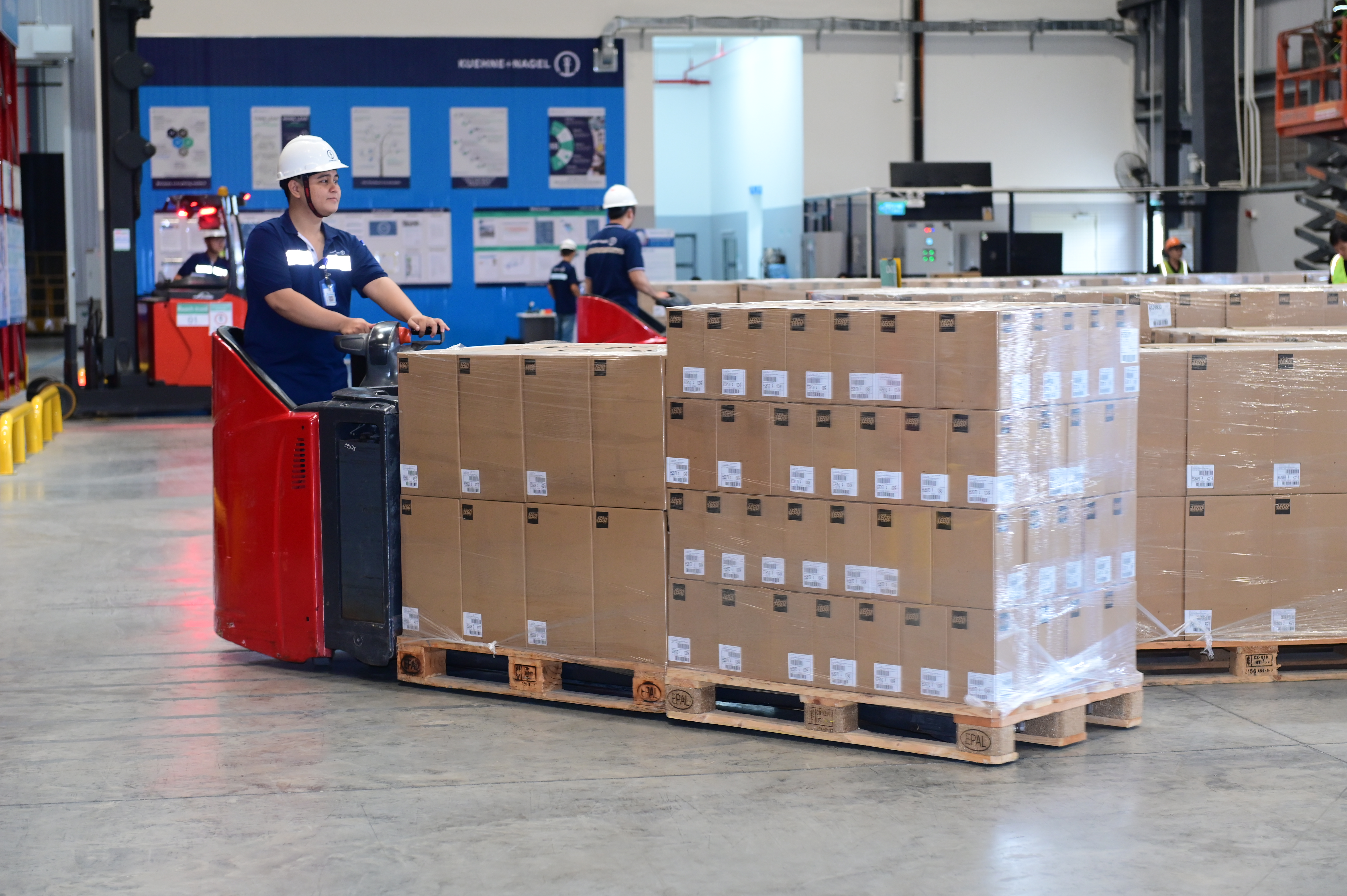 Kuehne+Nagel mở trung tâm phân phối khu vực cho Lego: Cú hích mới cho Logistics Việt Nam- Ảnh 2. Kuehne+Nagel mở trung tâm phân phối khu vực cho Lego: Cú hích mới cho Logistics Việt Nam- Ảnh 2.
