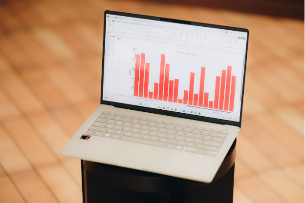 Chiếc laptop mỏng nhẹ, đủ pin, đủ bền, đủ cổng cho doanh nhân bận rộn- Ảnh 3. Chiếc laptop mỏng nhẹ, đủ pin, đủ bền, đủ cổng cho doanh nhân bận rộn- Ảnh 3.