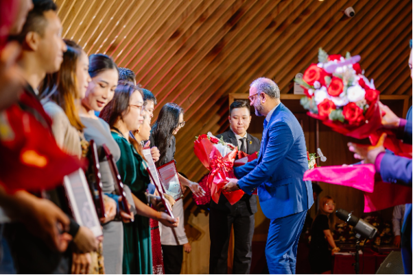 MEDENT và Ivoclar ra mắt "Smile ID by IPS e.max" - Hệ sinh thái chọn đúng trong nha khoa thẩm mỹ- Ảnh 3. MEDENT và Ivoclar ra mắt "Smile ID by IPS e.max" - Hệ sinh thái chọn đúng trong nha khoa thẩm mỹ- Ảnh 3.