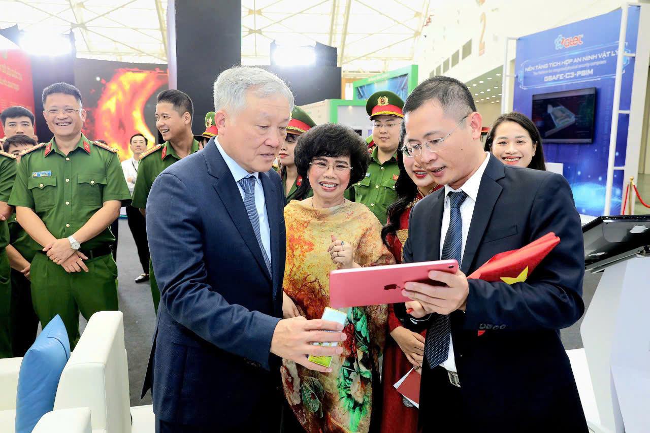 Mã QR truy xuất nguồn gốc: Điểm nhấn công nghệ tại Khu trưng bày Khởi nghiệp Kiến quốc - Ảnh 2. Mã QR truy xuất nguồn gốc: Điểm nhấn công nghệ tại Khu trưng bày Khởi nghiệp Kiến quốc - Ảnh 2.