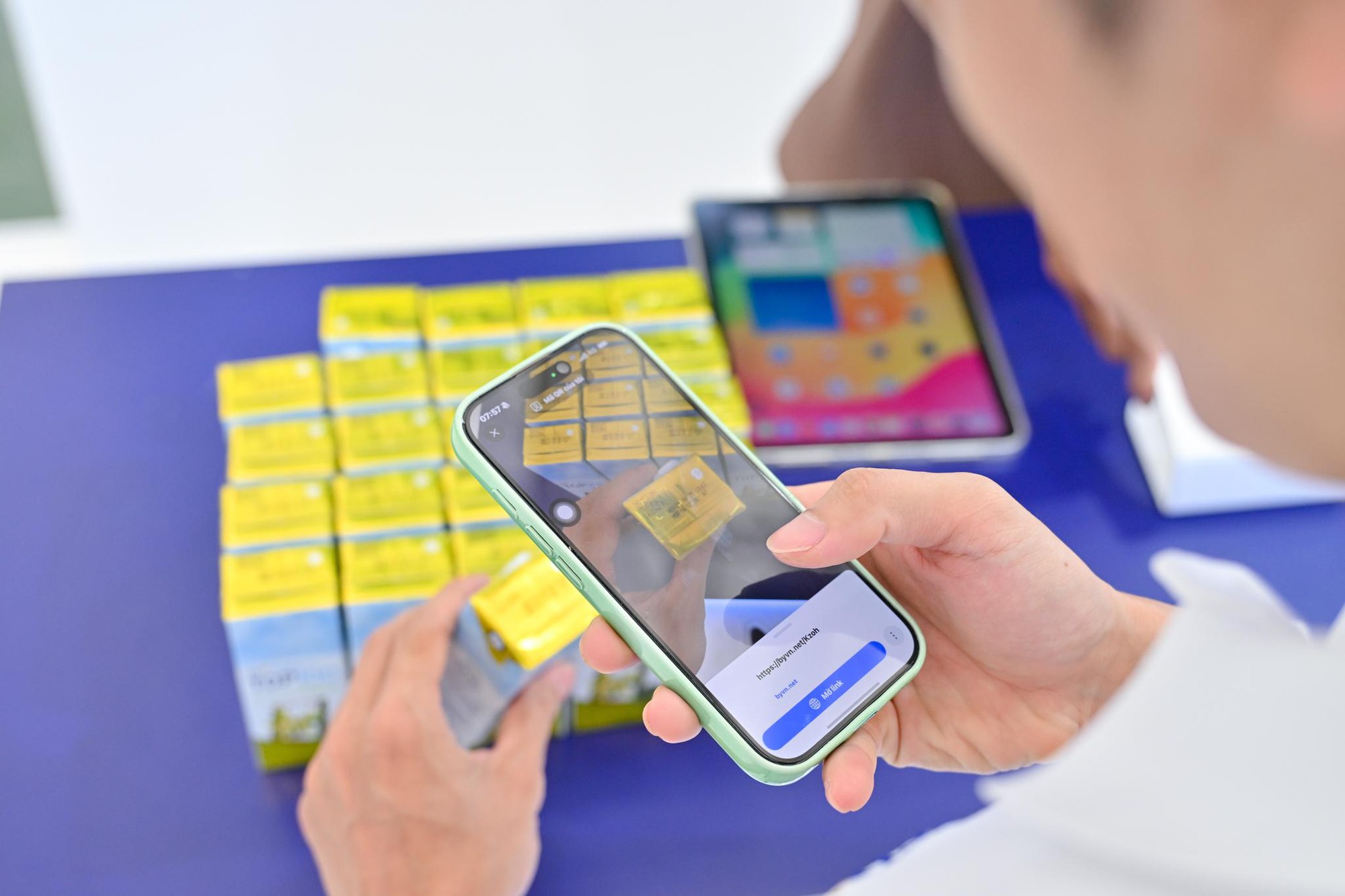 Mã QR truy xuất nguồn gốc: Điểm nhấn công nghệ tại Khu trưng bày Khởi nghiệp Kiến quốc - Ảnh 4. Mã QR truy xuất nguồn gốc: Điểm nhấn công nghệ tại Khu trưng bày Khởi nghiệp Kiến quốc - Ảnh 4.